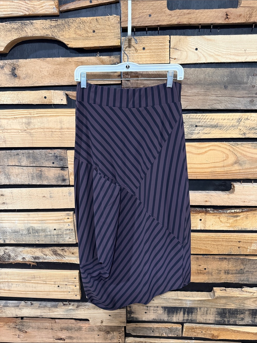 Porto San Francisco Black & Brown
Asymmetric Twist & Tuck Pull On Skirt
Sz 3 (L)